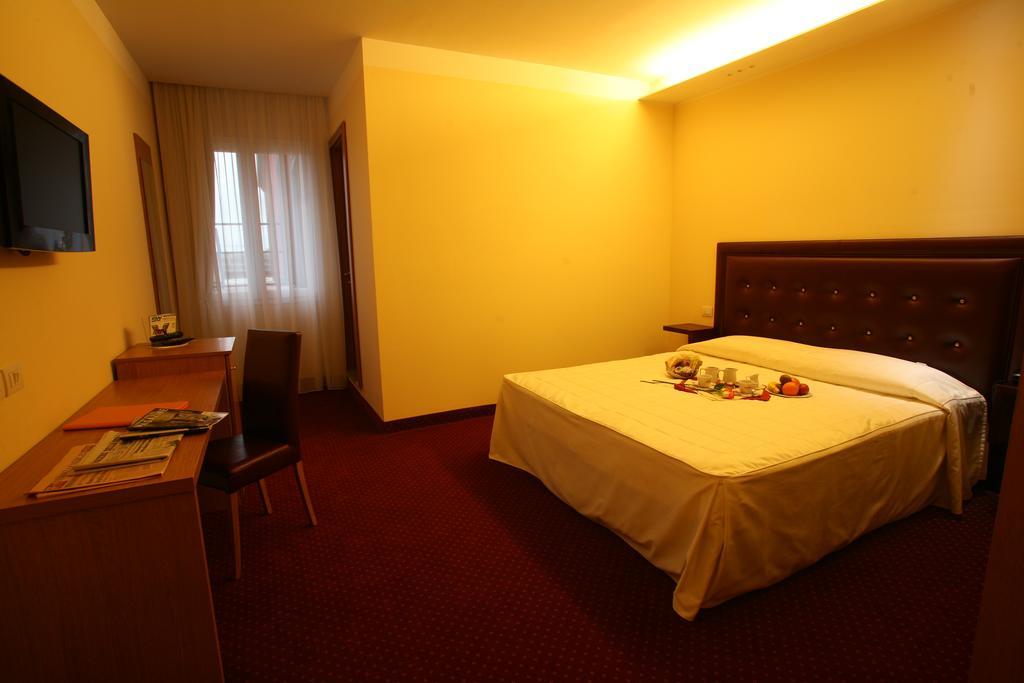 Hotel Il Perugino กอร์เชียโน ภายนอก รูปภาพ